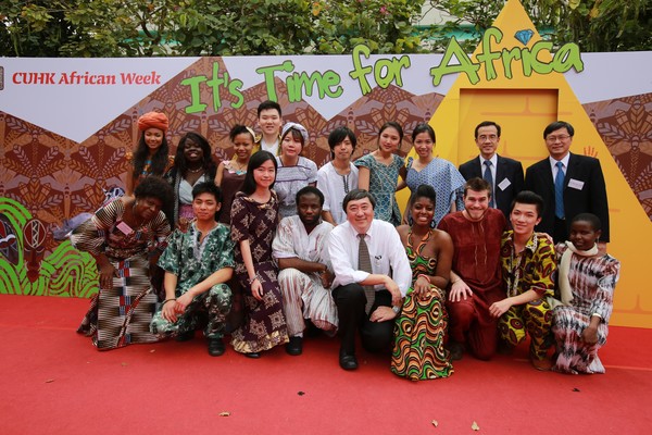 Professor Joseph Sung, Vice-Chancellor and students at the CUHK African Weeks 